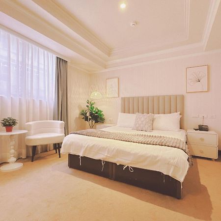 Meworld Hotel - Sanchong Taipei Exterior photo
