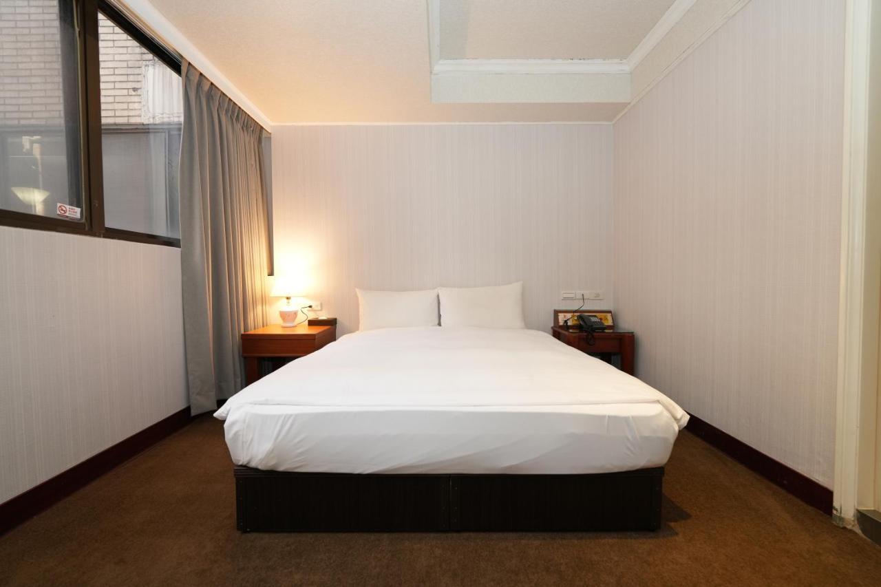Meworld Hotel - Sanchong Taipei Exterior photo