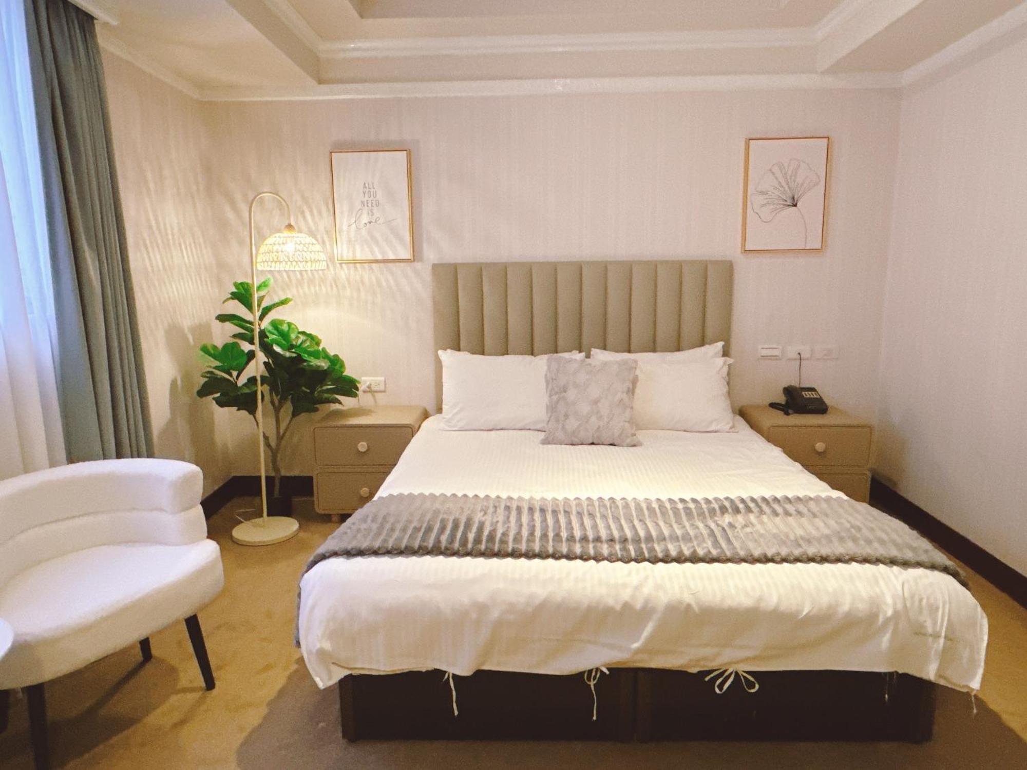 Meworld Hotel - Sanchong Taipei Exterior photo